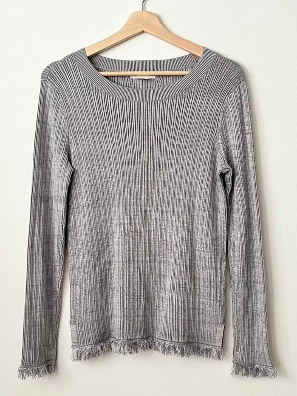 Club Monaco Women's Ribbed Knit Top Sweater Fringe Trim Size M Gray Silver Luxe